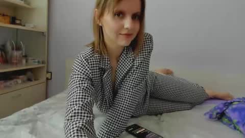 Snapshot of iveto69 chatting on 03.10.25 Iveta online show from 03.10.25