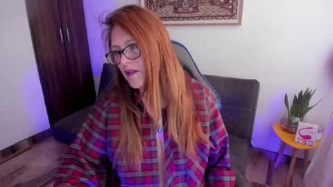 Snapshot of ivette_shaira chatting on 09.29.25 IVETTE online show from 09.29.25