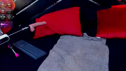 Ivis  online show from 10.24.25