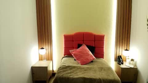 I V O N N E R O S S online show from 02.12.26