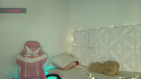 Snapshot of ivonnygoldie chatting on 04.22.26 Ivonny online show from 04.22.26
