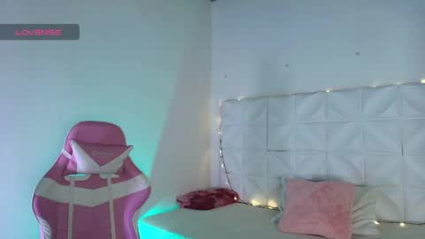 Snapshot of ivonnygoldie chatting on 04.27.26 Ivonny online show from 04.27.26