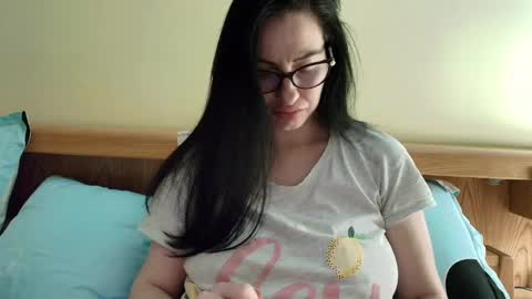 Snapshot of ivoryorchid chatting on 12.17.24 Ivory online show from 12.17.24