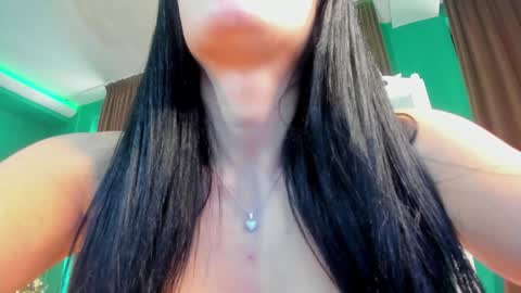 Snapshot of ivy_bellee chatting on 12.20.24 Ivy bellee online show from 12.20.24