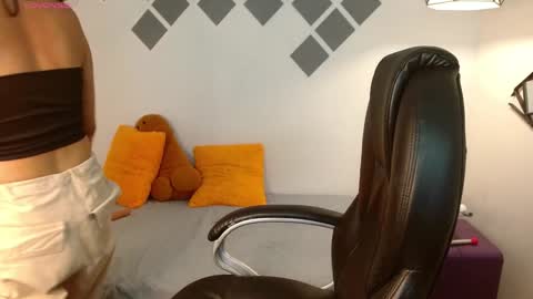 Snapshot of ivy_gail chatting on 12.10.24  IVY online show from 12.10.24