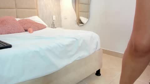 Snapshot of ivy_joness chatting on 12.20.25 IVY online show from 12.20.25