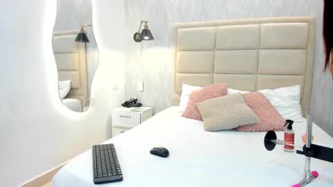 Snapshot of ivy_joness chatting on 01.09.26 IVY online show from 01.09.26