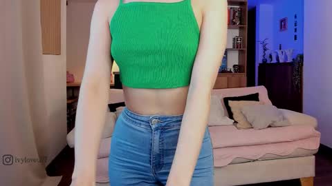 Snapshot of ivy_love33 chatting on 09.23.25 Ivy  online show from 09.23.25