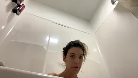 Snapshot of ivy_rose90 chatting on 04.29.26 ivy_rose90 online show from 04.29.26