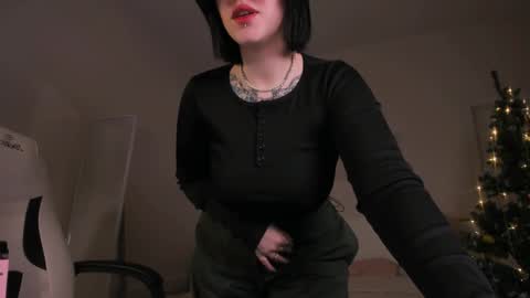 Snapshot of ivyhoney chatting on 01.02.25 IVY - Follow me 3 online show from 01.02.25