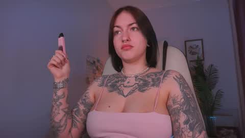 Snapshot of ivyhoney chatting on 02.25.25 IVY - Follow me 3 online show from 02.25.25