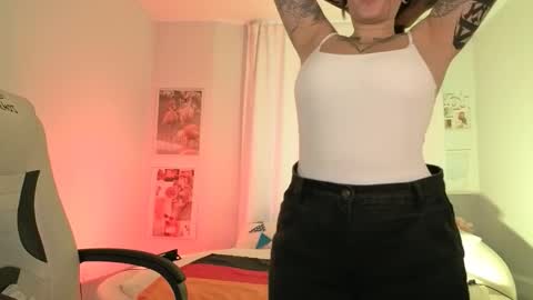Snapshot of ivyhoney chatting on 09.24.25 IVY - Follow me 3 online show from 09.24.25