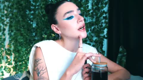 Miss Ivy online show from 12.22.24