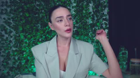 Miss Ivy online show from 12.26.24