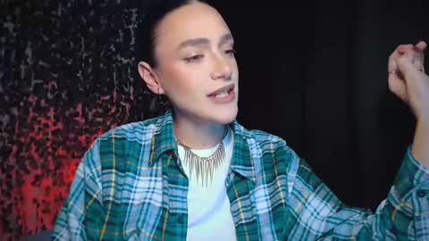 Miss Ivy online show from 03.05.25