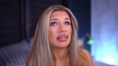 IvyRowa online show from 01.25.25