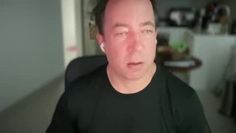 Snapshot of iwantuu2 chatting on 12.22.24 chat with me to find out online show from 12.22.24