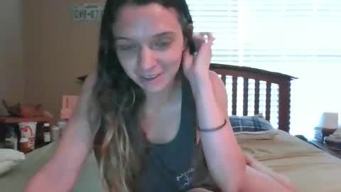 Snapshot of ixxievixxie chatting on 09.28.25 ixxievixxie online show from 09.28.25