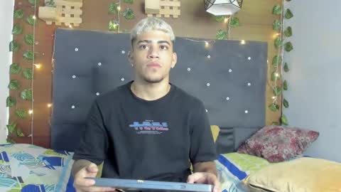 izaack online show from 01.06.25