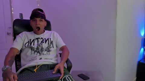 izaack online show from 01.14.25