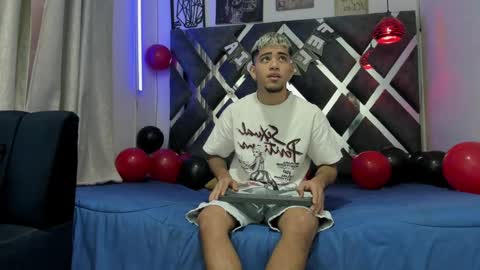 izaack online show from 02.15.25