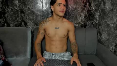 Snapshot of izaak_taylor7 chatting on 04.28.26 izaack online show from 04.28.26