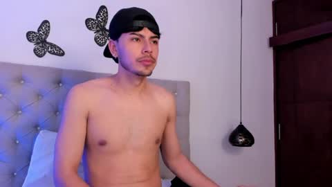 Snapshot of izack_01 chatting on 04.16.26 izack_01 online show from 04.16.26