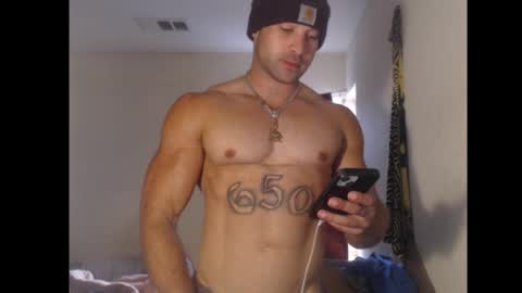 Snapshot of izak144 chatting on 11.25.25 izak144 online show from 11.25.25