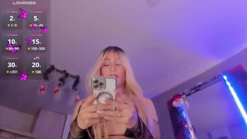 Snapshot of izamarqueen chatting on 12.14.24 izamar online show from 12.14.24