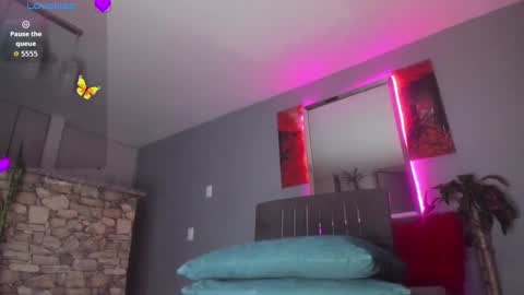 Snapshot of izamarqueen chatting on 09.12.25 izamar online show from 09.12.25