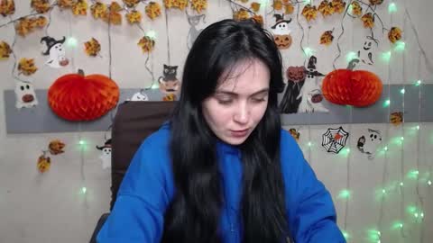 Snapshot of izipaterson chatting on 10.27.25 IziPaterson online show from 10.27.25