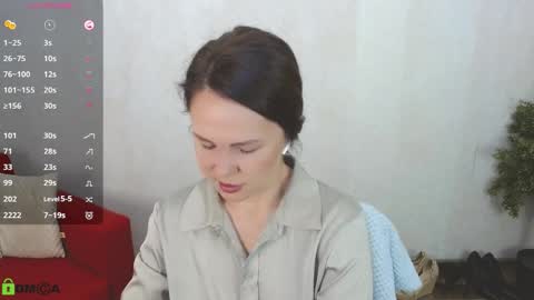 Queen of nylon  Victoria online show from 10.14.25