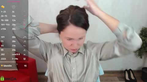 Queen of nylon  Victoria online show from 10.15.25