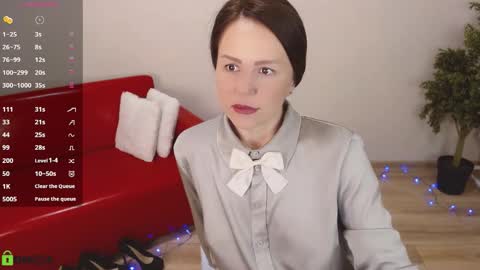 Queen of nylon  Victoria online show from 03.04.26