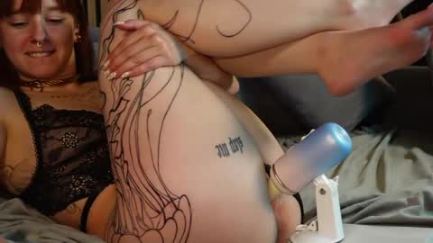 Snapshot of izzy_inked chatting on 04.22.26 Izzy Inked online show from 04.22.26