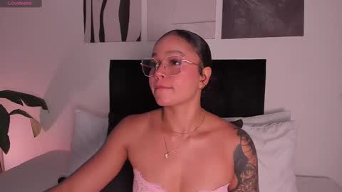 Izzy vega  online show from 10.01.25