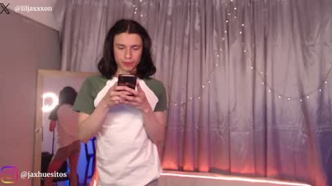 Snapshot of j_a_x_x_x_o_n chatting on 06.11.26 Hey im Jaxxxon check my info online show from 06.11.26