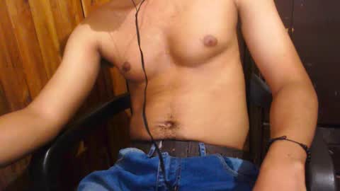 Snapshot of j_castello chatting on 10.08.25 J online show from 10.08.25