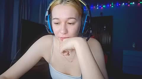 Snapshot of jacelyngarcea chatting on 10.17.25 Lilo online show from 10.17.25
