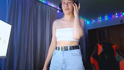 Snapshot of jacelyngarcea chatting on 10.20.25 Lilo online show from 10.20.25