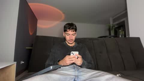 INDEPENDENT MODEL online show from 11.26.25