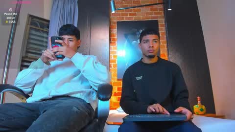 Snapshot of jackandjoes chatting on 11.19.25 Jack and Joes online show from 11.19.25