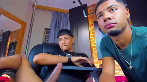 Snapshot of jackandjoes chatting on 12.20.25 Jack and Joes online show from 12.20.25