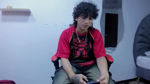 Snapshot of jackestaylor chatting on 10.02.25 Jackes Taylor online show from 10.02.25