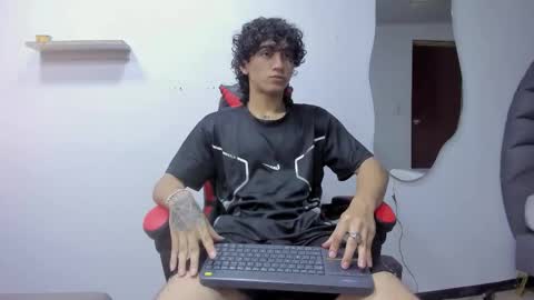 Snapshot of jackestaylor chatting on 10.13.25 Jackes Taylor online show from 10.13.25