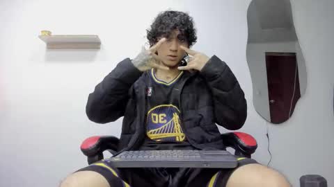 Snapshot of jackestaylor chatting on 10.19.25 Jackes Taylor online show from 10.19.25