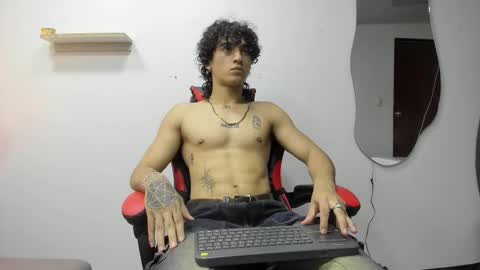 Snapshot of jackestaylor chatting on 10.23.25 Jackes Taylor online show from 10.23.25