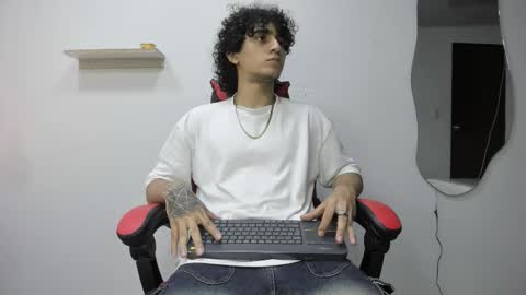 Snapshot of jackestaylor chatting on 11.04.25 Jackes Taylor online show from 11.04.25