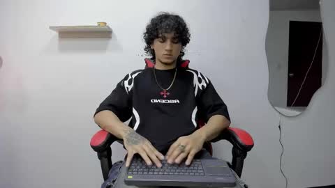 Snapshot of jackestaylor chatting on 11.05.25 Jackes Taylor online show from 11.05.25