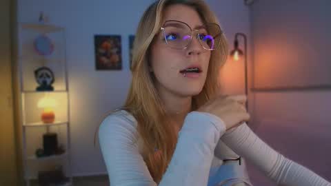 Linda Sofia help me get to 100 thumbs up online show from 10.26.25